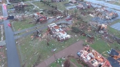 Tornado i fuqishëm në SHBA/ 9 viktima e qindra shtëpi të shkatërruara!