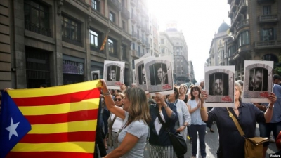 Protesta në Barcelonë pas dënimit të udhëheqësve katalonjas