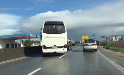 Autobusi përplas makinën, vdes gruaja, bashkëshorti në gjendje të rëndë