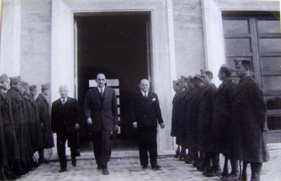 1945/Fultz duke dalë nga selia e Këshillit të Ministrave të Shqipërisë