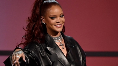 Rihanna flet për shtatëzaninë