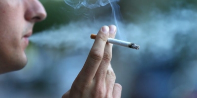 SHBA miraton ligjin e ri: Ndalohet shitja e duhanit për personat nën 21 vjeç