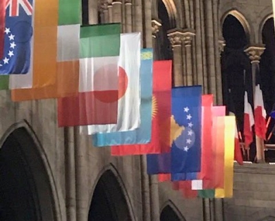 Flamuri i Kosovës, në katedralen “Notre-Dame” të Parisit