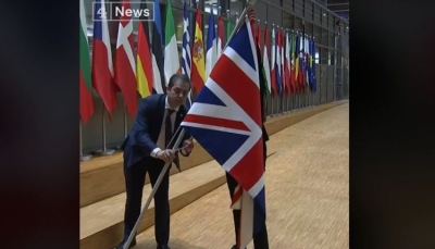 Ja momenti historik kur flamuri i Britanisë hiqet nga Këshilli Evropian në Bruksel