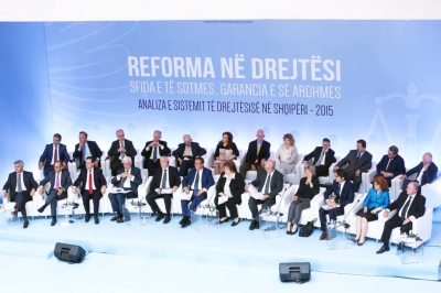Si u manipulua në Tiranë reforma në drejtësi