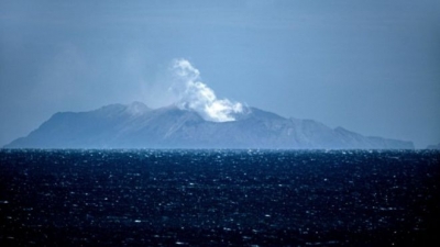 Vullkani në Zelandën e Re, policia nis kërkimin e trupave