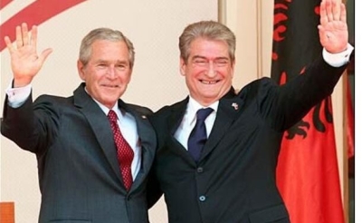 16-vjetori i vizitës së Bush/ Berisha: Mesazhet e tij për Shqipërinë dhe Kosovën bënë historinë e kombit