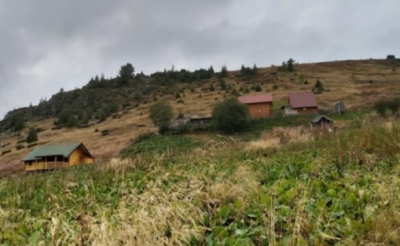 Mali i Zi presion shqiptarëve të Kosovës: Rrëzoni stanet në bjeshkë, ndryshe do t’i shembim me eskavator