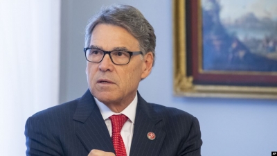 Rick Perry thotë se dorëheqja e tij nuk ka lidhje me Ukrainën