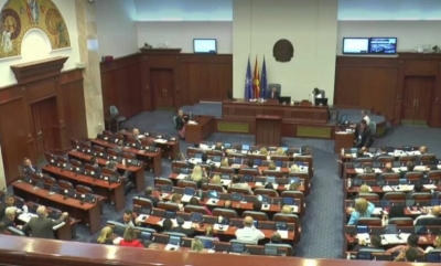 Kuvendi i Maqedonisë së Veriut miraton propozimin francez, i hapet rruga çeljes së negociatave