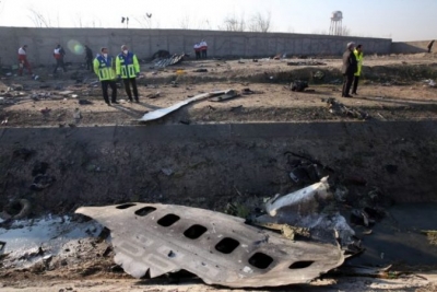 Ukraina i kërkon Iranit kutitë e zeza të aeroplanit të rrëzuar