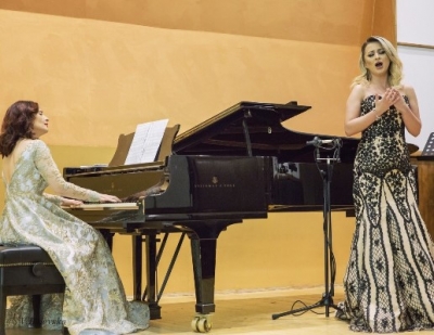 Sopranoja Adelina Paloja dhe pianistja Lule Elezi u prezantuan me koncert në Sofje të Bullgarisë