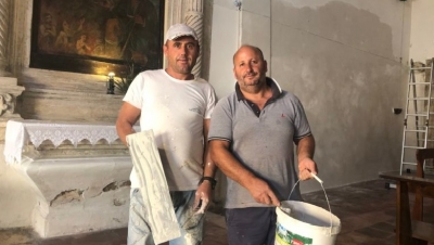 Shqiptarët rikonstruktojnë falas Kishën në Itali