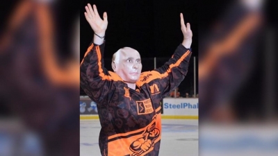 Putin &quot;zbret&quot; në fushën e hokej