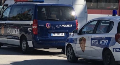 Tiranë, arrestohen 7 persona, sekuestrohen 3 armë zjarri