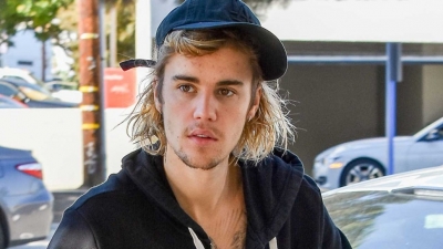 Më në fund, Justin Bieber pret flokët shkurt