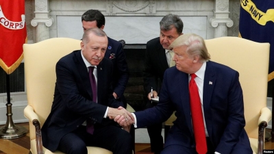 Takimi Trump-Erdogan dhe transaksionet e Ankarasë me Moskën