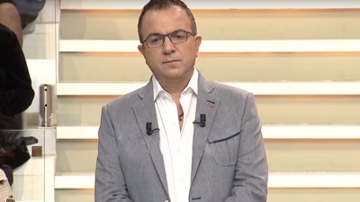Incident në “Telebingo Shqiptare”, Ardit Gjebrea ia del të manovrojë situatën
