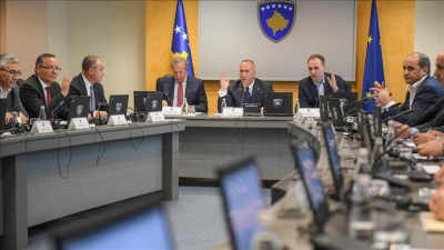 BE kërkesë Qeverisë së Kosovës t’i heqë tarifat doganore