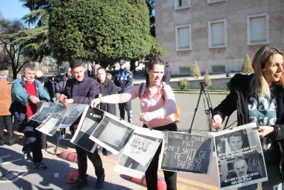 Protesta e veçantë e studentëve tek Kryeministria