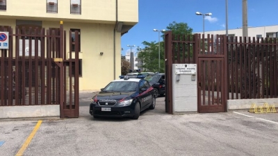 Itali, shqiptarët përleshen me thika në parkingun e një supermarketi