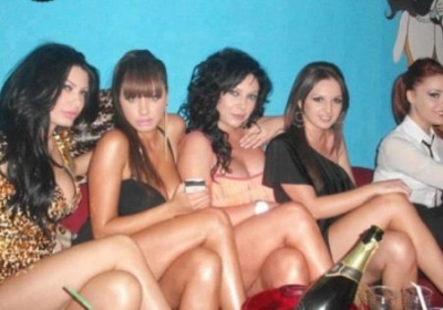 Kapje prej flokësh dhe fjalë të pista, këto janë sherret e mëdha mes femrave  të Showbizit shqiptar