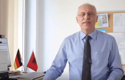 Ambasadori Zingraf udhëzon shqiptarët: Si duhet të veproni për të gjetur punë në Gjermani