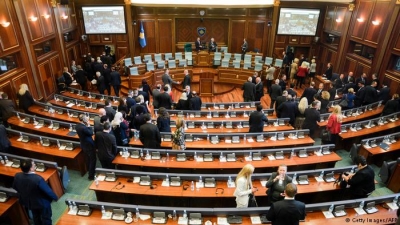Kosovë: Parlamenti mandaton ekipin negociator për bisedime me Serbinë