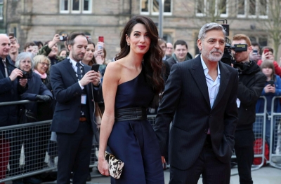George Clooney dhe Amal, shfaqen të dashuruar dhe kapur prej dore