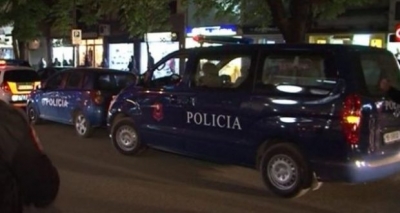 E mashtruan dhe i morën lek në këmbim të legalizimit, arrestohen 2 persona në Tiranë