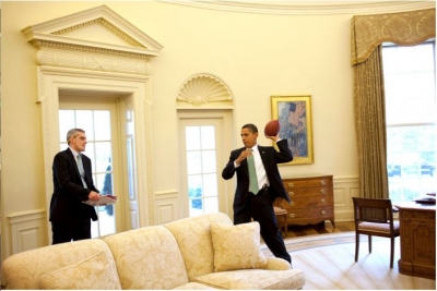 Dalin fotot e rralla, që s’i keni parë kurrë! Obama në çastet më të këqija, me këpucë të grisura dhe…