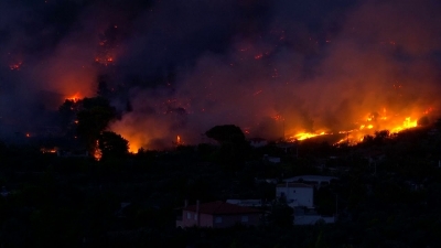 Lajmi i fundit/ Zjarr i madh në Greqi, guvernatori: Të shpallet emergjenca
