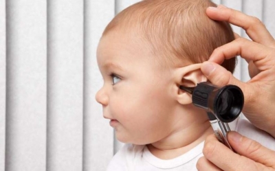 Autizmi mund të diagnostikohet me një test të thjeshtë dëgjimi në lindje