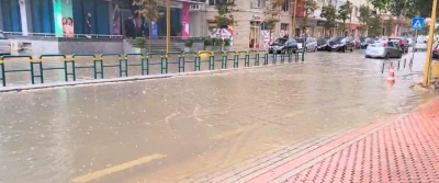 Nuk është Venecia por Durrësi, uji mbulon qytetin