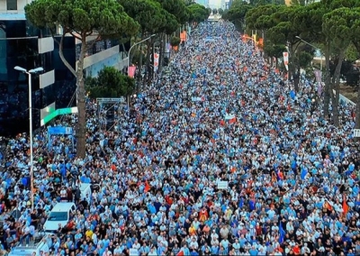 FoxNews jehonë protestës në Tiranë: Njësoj si në Sri Lanka! Mijëra qytetarë, kërkojnë dorëheqjen e kryeministrit