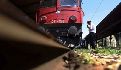 Po kalonte pranë hekurudhës, treni përplas për vdekje 61-vjeçaren