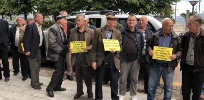 Indeksimi 6% i pensioneve revolton të moshuarit në Pogradec: Qeveria po tallet me ne!