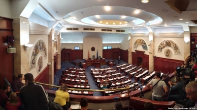 Emri i Maqedonisë/ Parlamenti miraton ndryshimet kushtetuese, shqiptarët votojnë &quot;pro&quot;