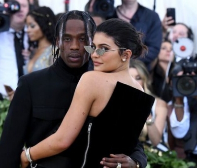 Kylie Jenner na tregon si të festojmë Ditën e Shën Valentinit me stil