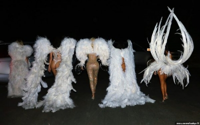 Motrat Kardashian-Jenner e kthyen festën e ‘Halloween-it’ në një paradë mode