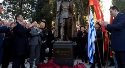Mali i Zi rikthen Titon në kryeqyet me një statujë