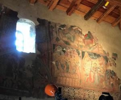 Nis restaurimi në kishën e Shën Kostandinit dhe Helenës