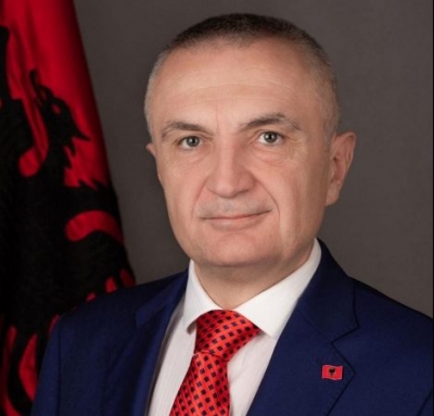 Rri në shtëpi”, Presidenti Meta mesazh të veçantë shqiptarëve: Zemrat përqafohen edhe në distancë, bashkë mposhtim çdo të keqe!