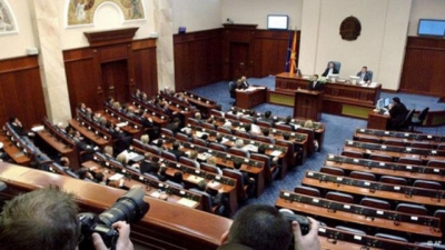 Parlamenti i Shkupit flet edhe në gjuhën shqipe