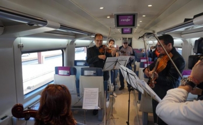 Tri koncertet e Florian Vlashit, nga treni i linjës në muzeun Pikaso dhe bibliotekën “Duran Loriga”