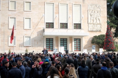 Studentët nuk tërhiqen/ Në 28 Dhjetor një protestë e madhe para kryeministrisë