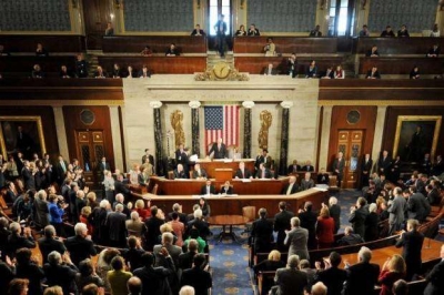 Projektligji historik/ Senati amerikan miraton pakon e shpëtimit të ekonomisë, 2 trilionë dollarë