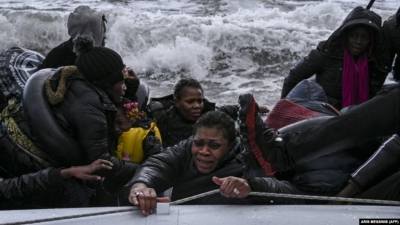 Kriza e refugjatëve/ Vazhdojnë përpjekjet e migrantëve për të hyrë në territorin grek