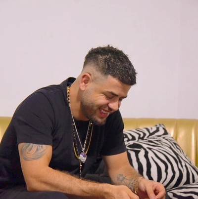 Noizy sot realizon tri koncerte, u kërkon fansave të marrin shkrepëse me vete!