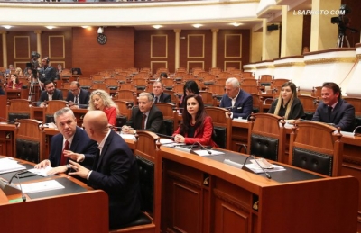 Deputetët që refuzojnë mandatet: “Kushdo që bëhet pjesë e parlamentit, i shërben Edi Ramës”